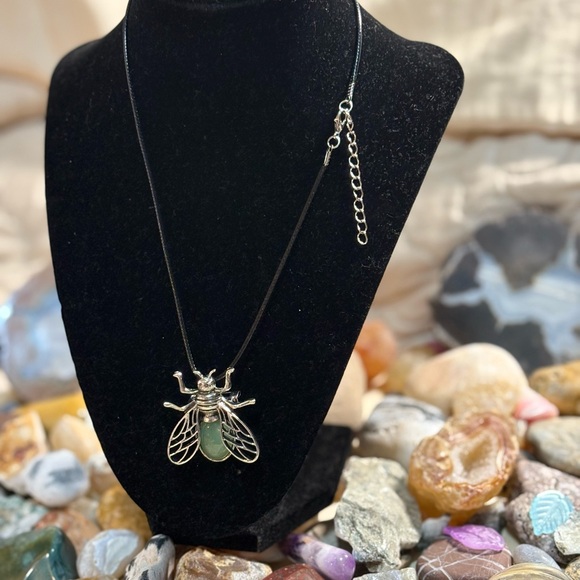 Jadeite Insect Pendant Necklace - Picture 3 of 3